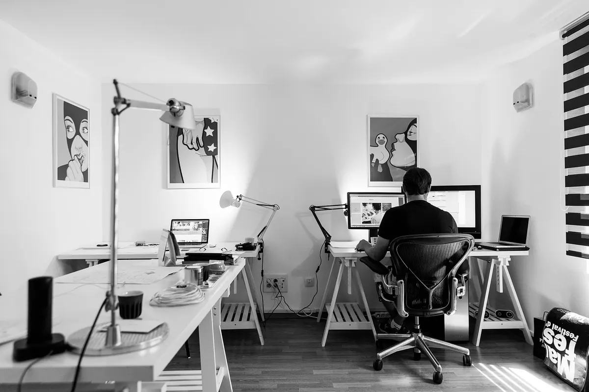 Desk Lamps vs. Overhead Lighting: Which Is Better for Your Home Office?
